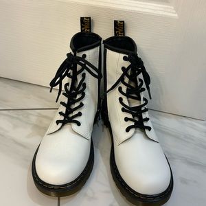 Dr Martens 1460 WOMEN'S SMOOTH LEATHER LACE UP BOOTS
